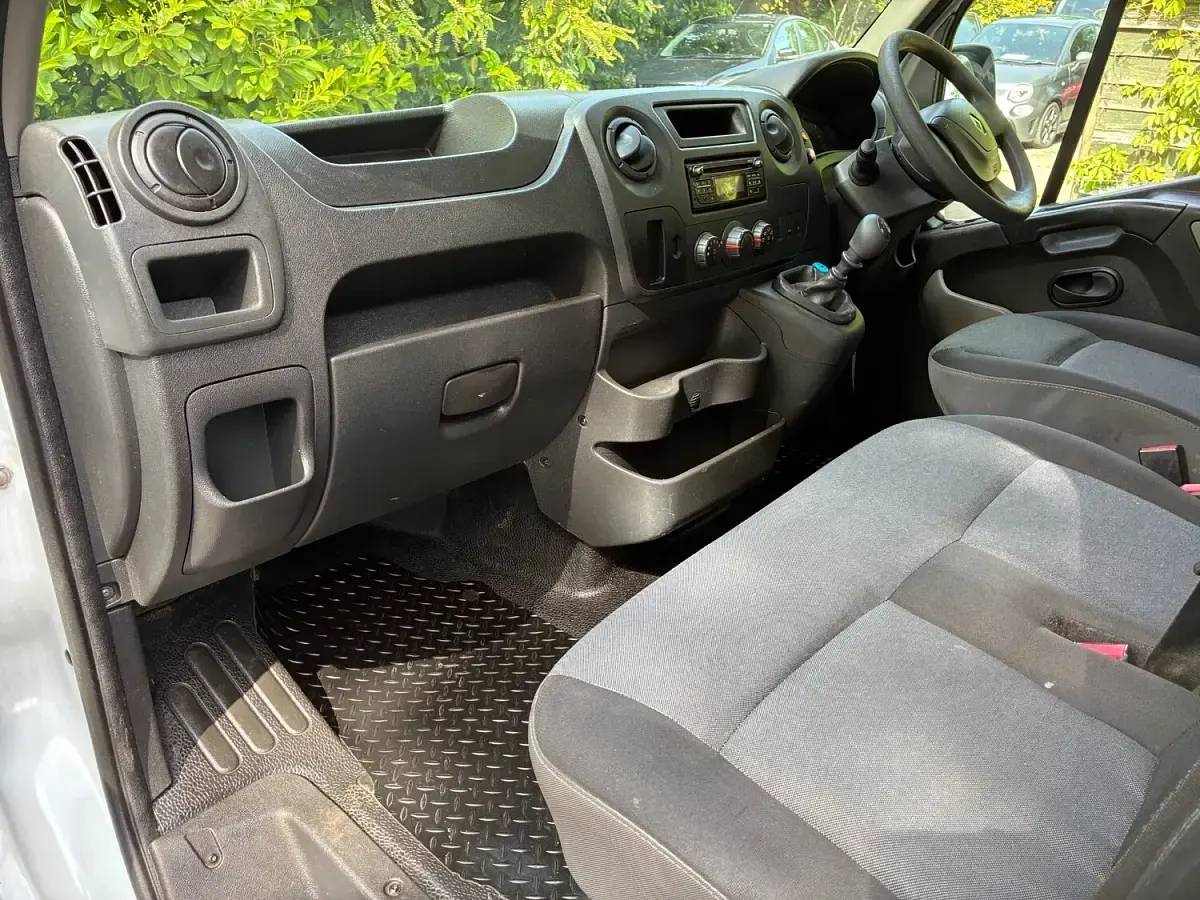 Used Renault Master Business 2019 White Cabriolet