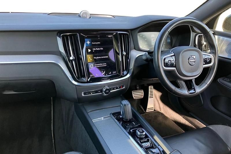 Usado Volvo V60 R-Design 2021 Dourado Carrinha