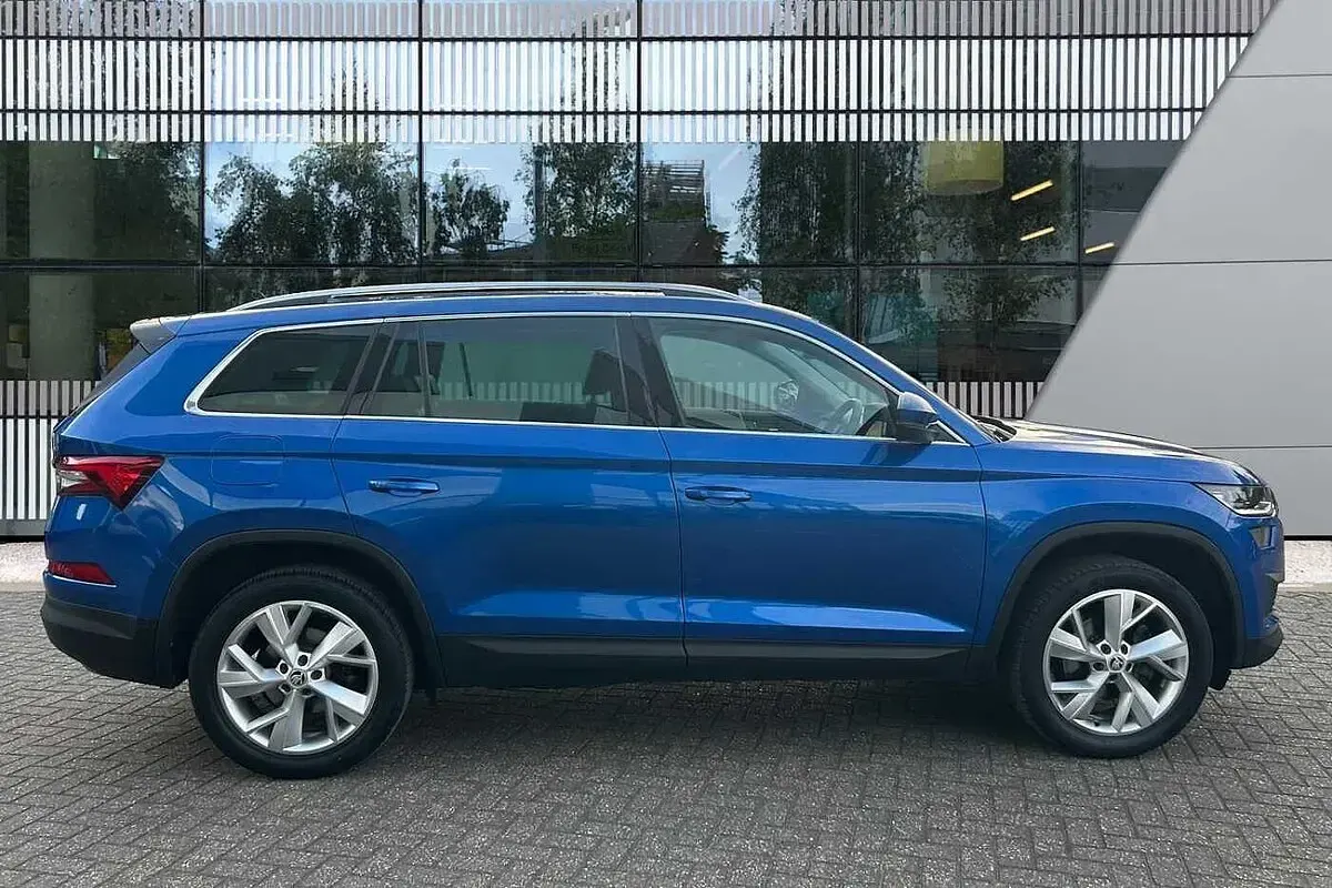 Used Skoda Kodiaq SE L 110 HP (80 kW) 2022 Race blue metallic SUV