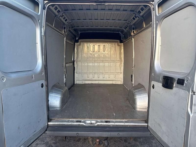 Used Peugeot Boxer 130 HP (95 kW) 2016 Silver Van