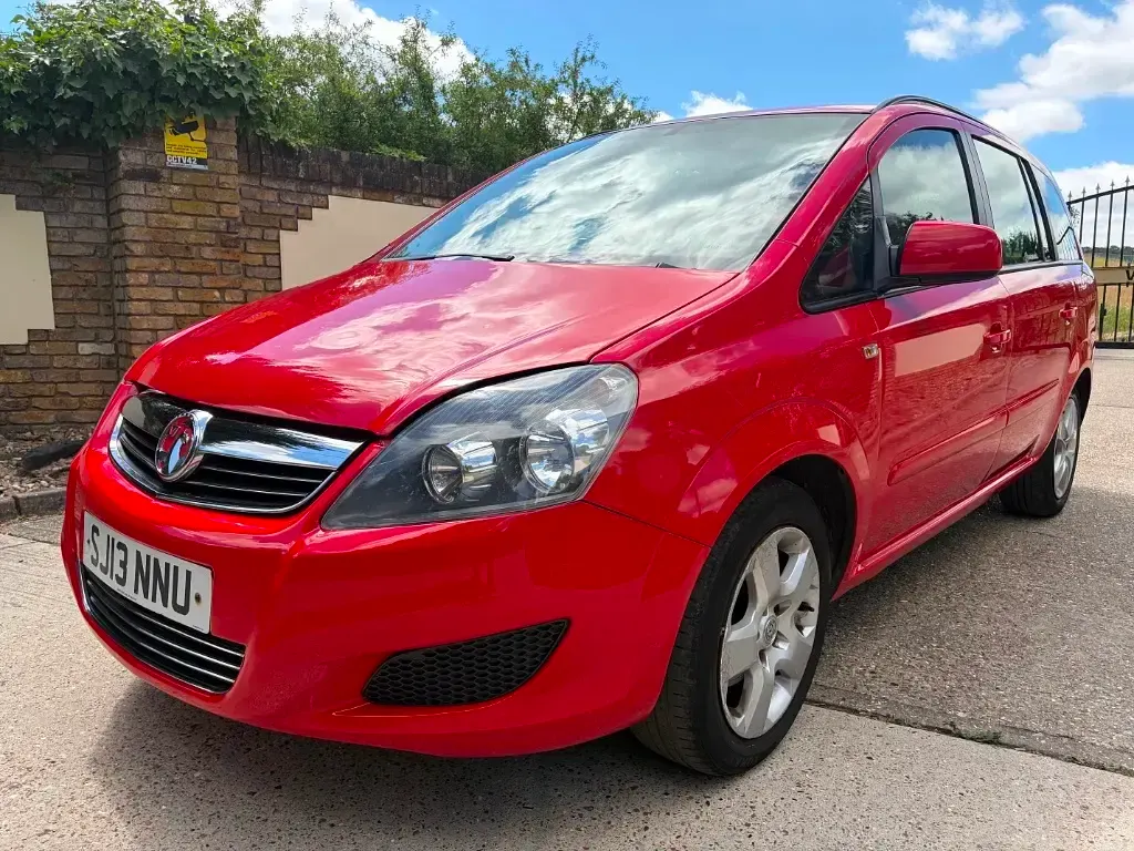 Used Vauxhall Zafira 140 HP (102 kW) 2013 Red MPV