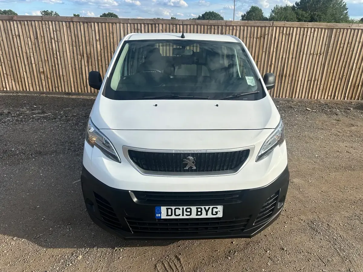 Used Peugeot Expert 120 HP (88 kW) 2019 White Van