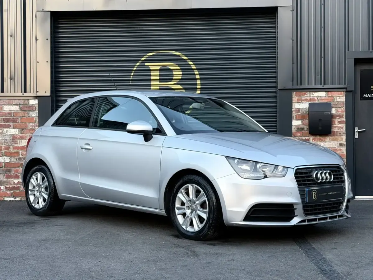 Usado Audi A1 Prestige 86 CV (63 kW) 2011 Plateado Utilitario