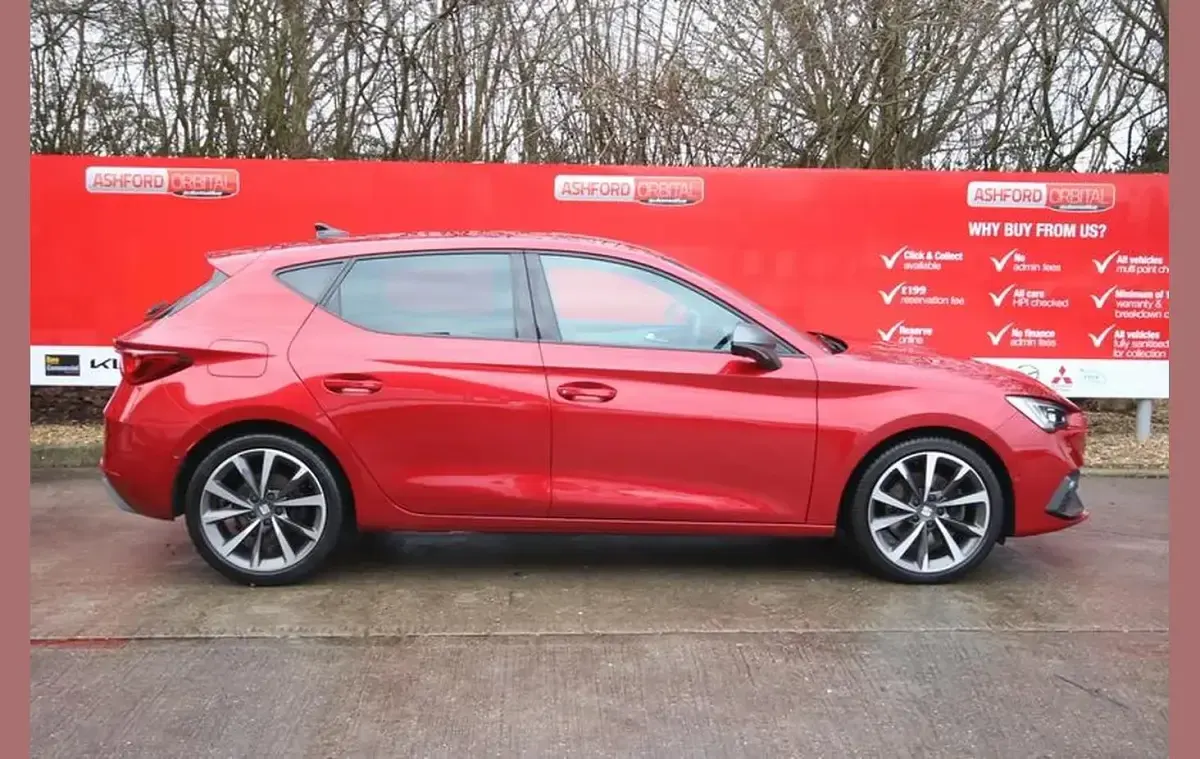 Used Seat Leon FR Sport 190 HP (139 kW) 2022 Red Hatchback