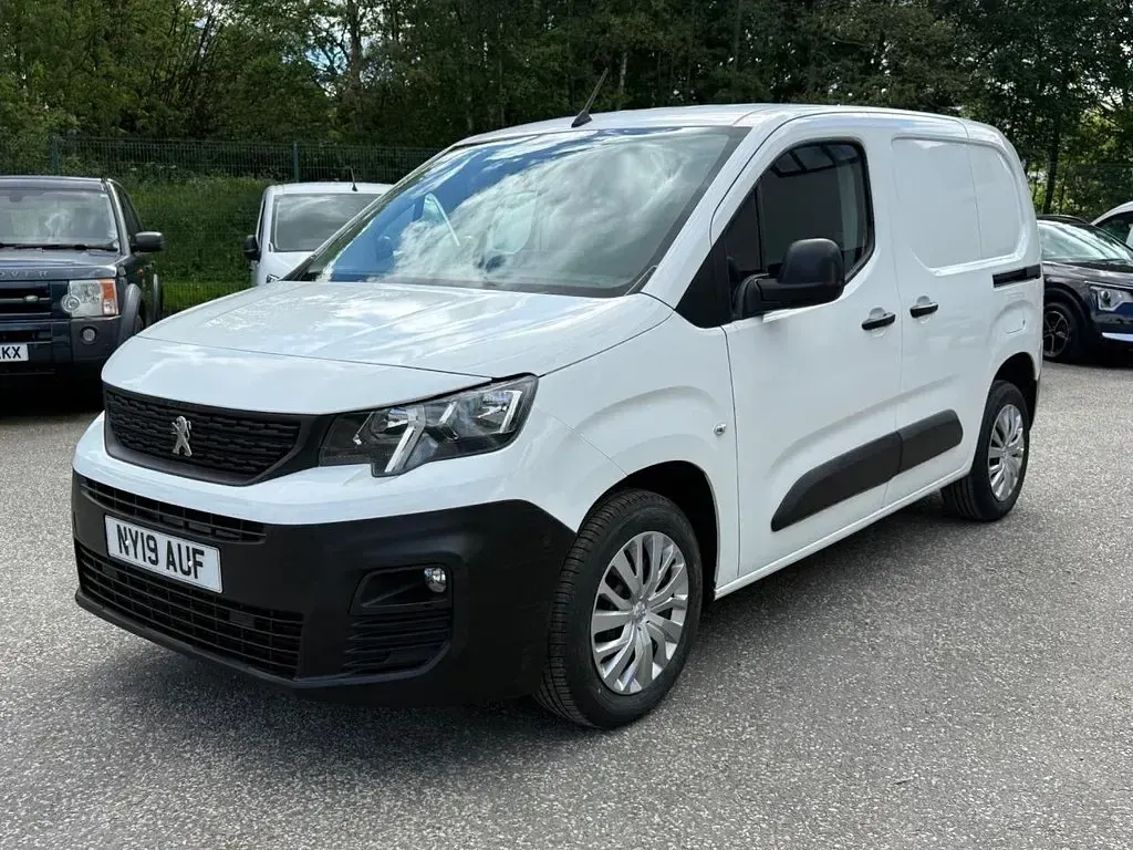 Used Peugeot Partner 2019 White MPV