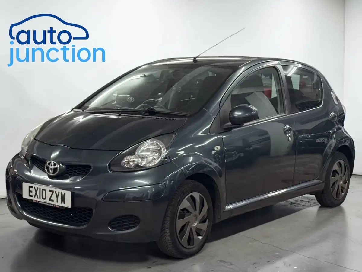 Used Toyota Aygo 67 HP (49 kW) 2010 Grey Hatchback