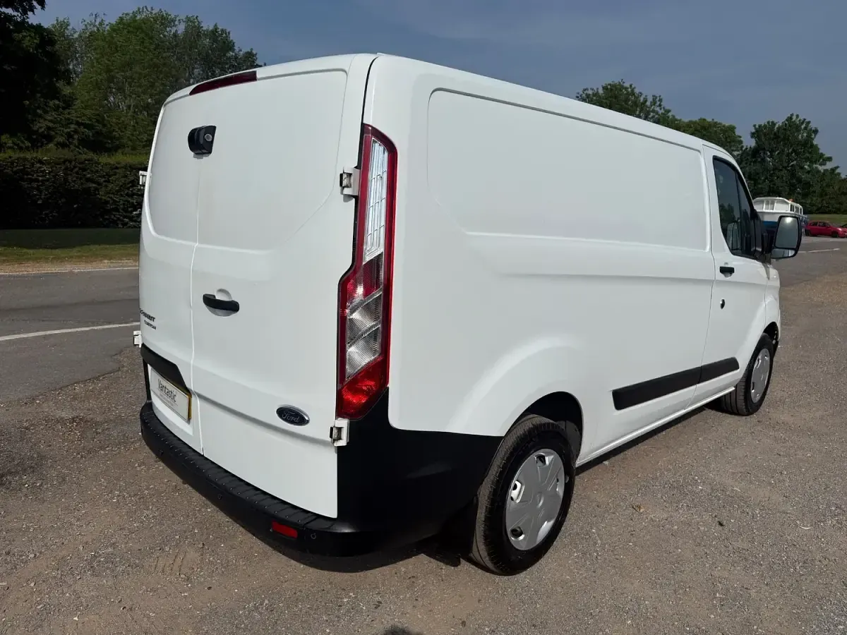Used Ford Transit Custom 105 HP (77 kW) 2021 White Van
