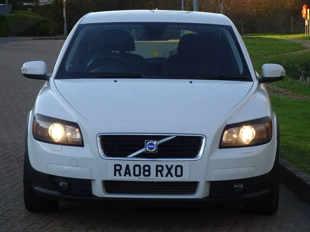 Used Volvo C30 SE 136 HP (100 kW) 2008 White Hatchback