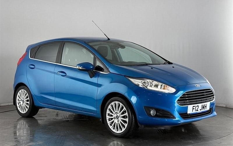 Begagnad Ford Fiesta Titanium 105 HK (77 kW) 2015 Halvkombi