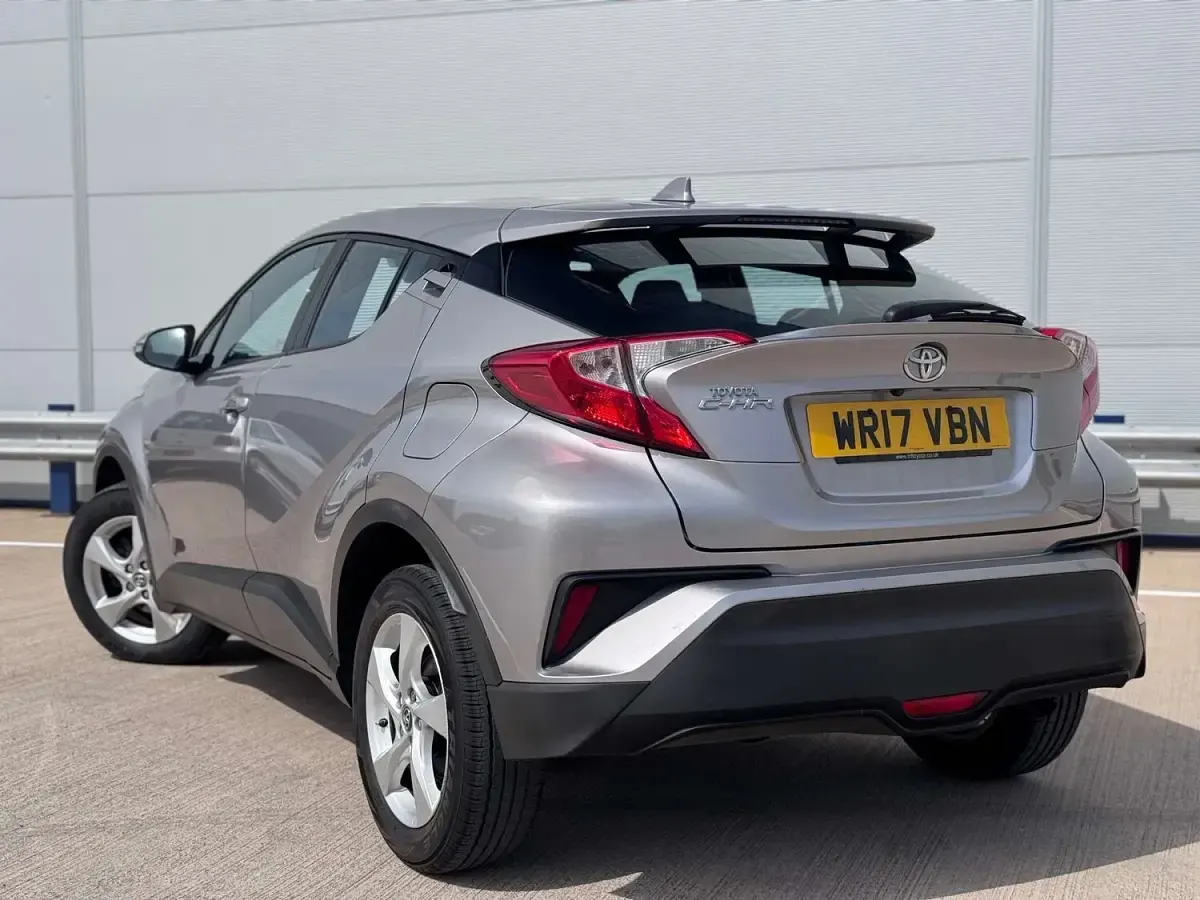 Used Toyota C-HR 116 HP (85 kW) 2017 Silver SUV