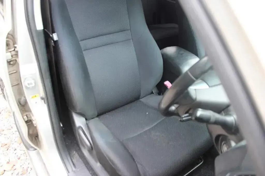 Used Toyota HiLux 171 HP (125 kW) 2014 Silver Pickup