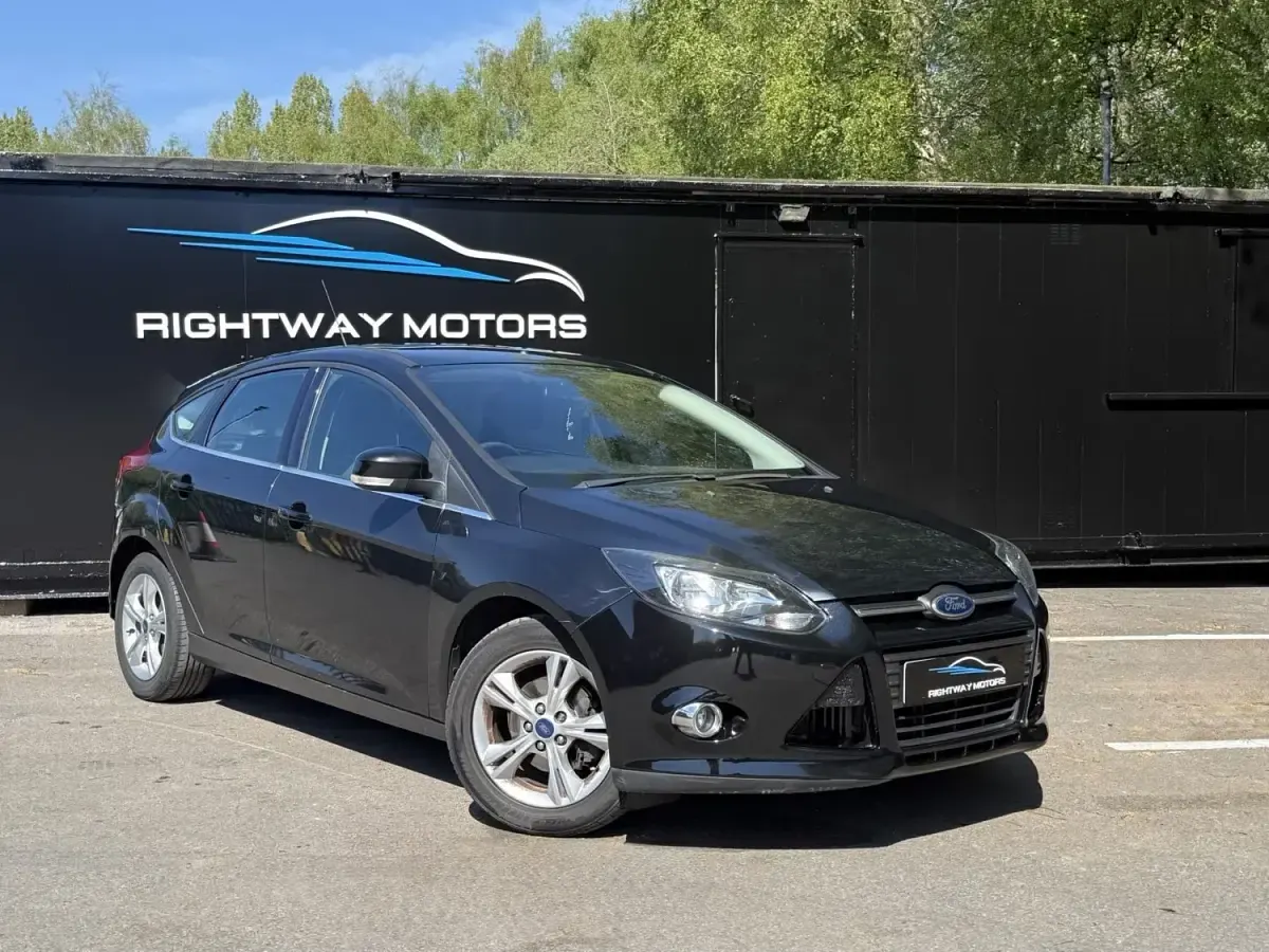 Usado Ford Focus Zetec 105 HP (77 kW) 2014 Preto Citadino