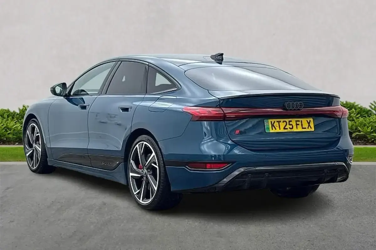 Używany Audi A6 e-tron Advanced 369 kW (503 KM) 2025 Niebieski Hatchback