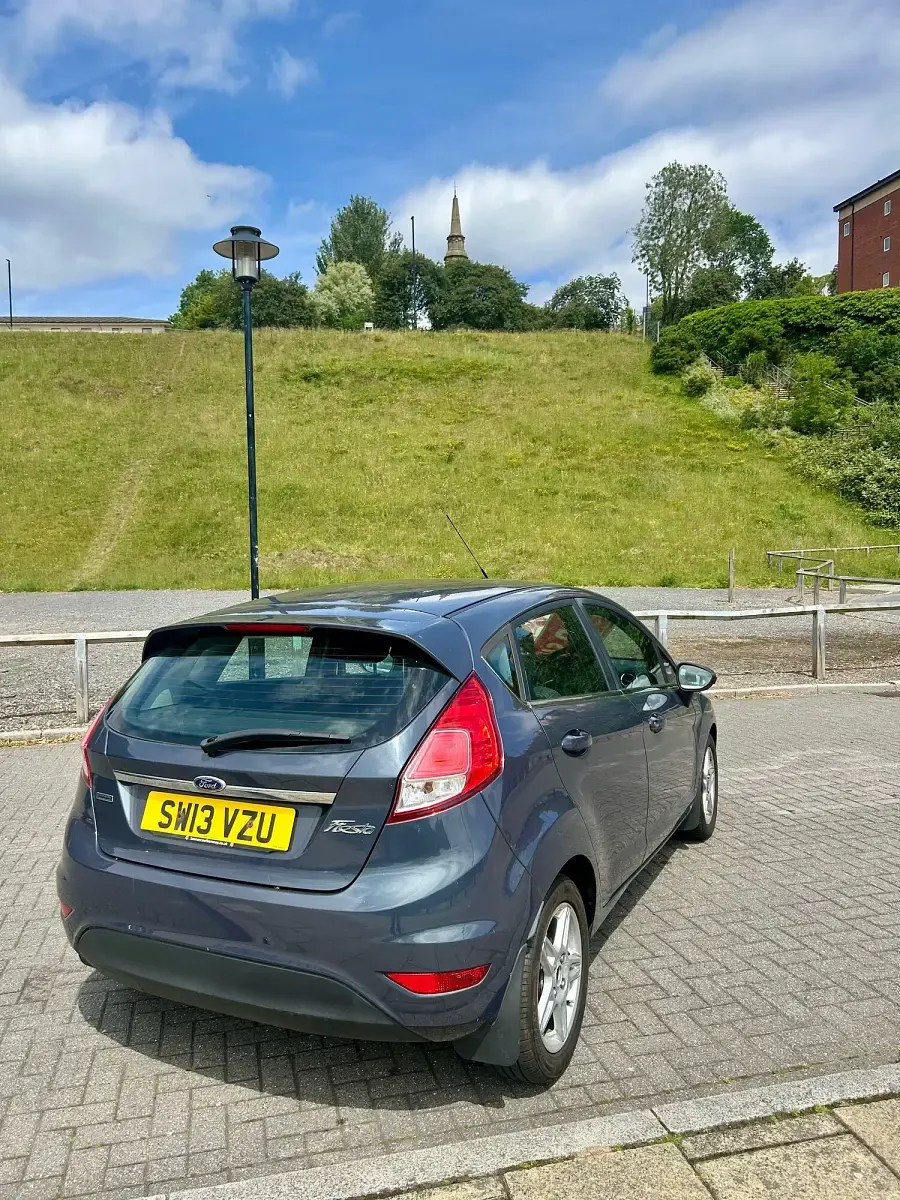 Used Ford Fiesta Zetec 125 HP (91 kW) 2013 Grey Hatchback