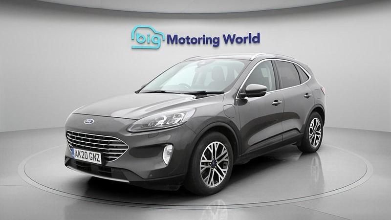 Begagnad Ford Kuga Titanium 225 HK (165 kW) 2020 Grå SUV
