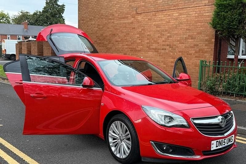 Red Used 2015 Vauxhall Insignia Design Edition Hatchback | £2,795 (Fair price) - Image 1/1