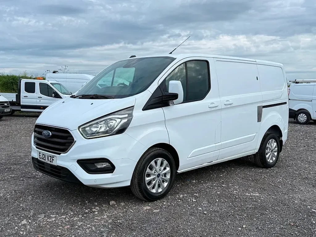 Used Ford Transit Custom Limited 170 HP (125 kW) 2021 White Van