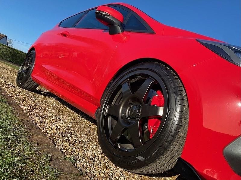 Used Ford Fiesta ST 200 HP (147 kW) 2018 Red Hatchback