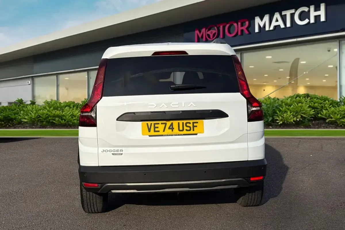 Używany Dacia Jogger Expression 141 KM (103 kW) 2025 Biały Minivan