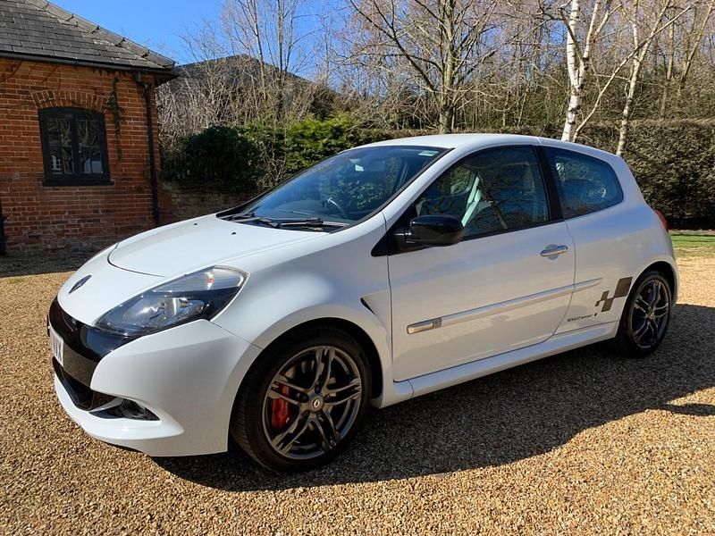 White Used 2011 Renault Clio II Hatchback | £10,000 - Image 1/4