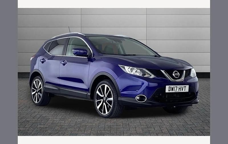 Ink blue Used 2017 Nissan Qashqai Tekna SUV | £10,990 (Super price) - Image 1/4