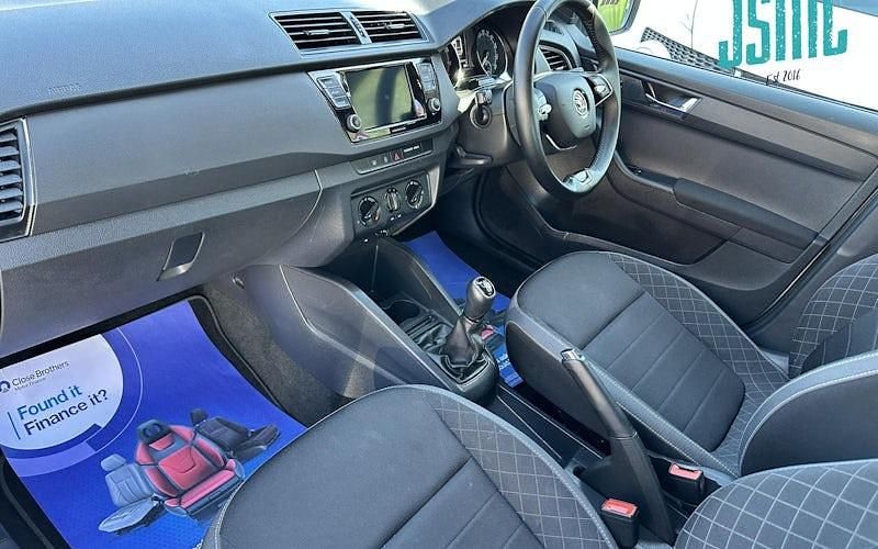 Begagnad Skoda Fabia SE 95 HK (69 kW) 2021 Silver Halvkombi