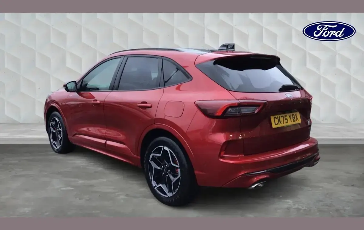 Usado Ford Kuga ST-Line X 183 HP (134 kW) 2025 Vermelho SUV