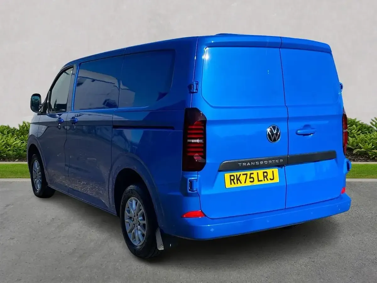 Used VW T7 Pro 150 HP (110 kW) 2025 Blue Van
