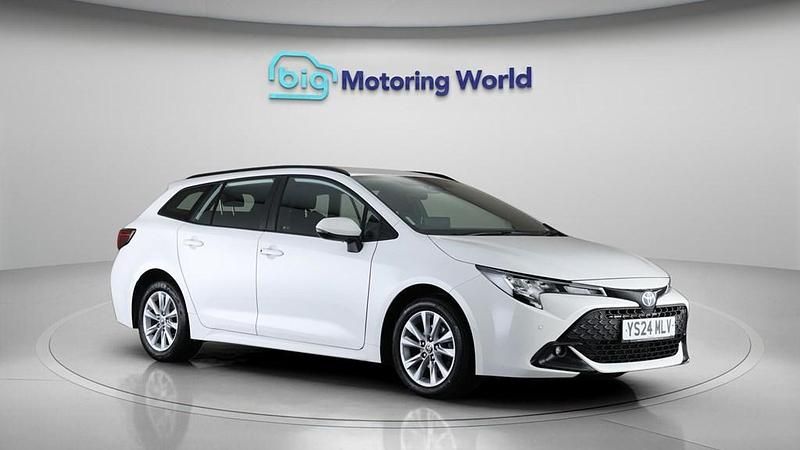 Used Toyota Corolla 140 HP (102 kW) 2024 White Estate