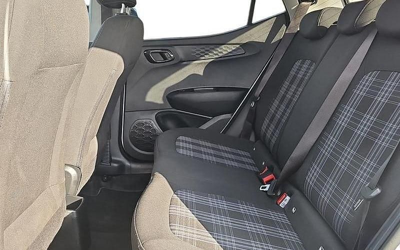 Used Hyundai i10 Premium 79 HP (58 kW) 2024 White Hatchback