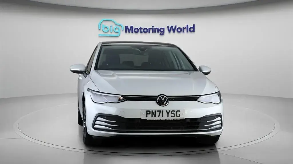 Used VW Golf VII Active 110 HP (80 kW) 2021 White Hatchback