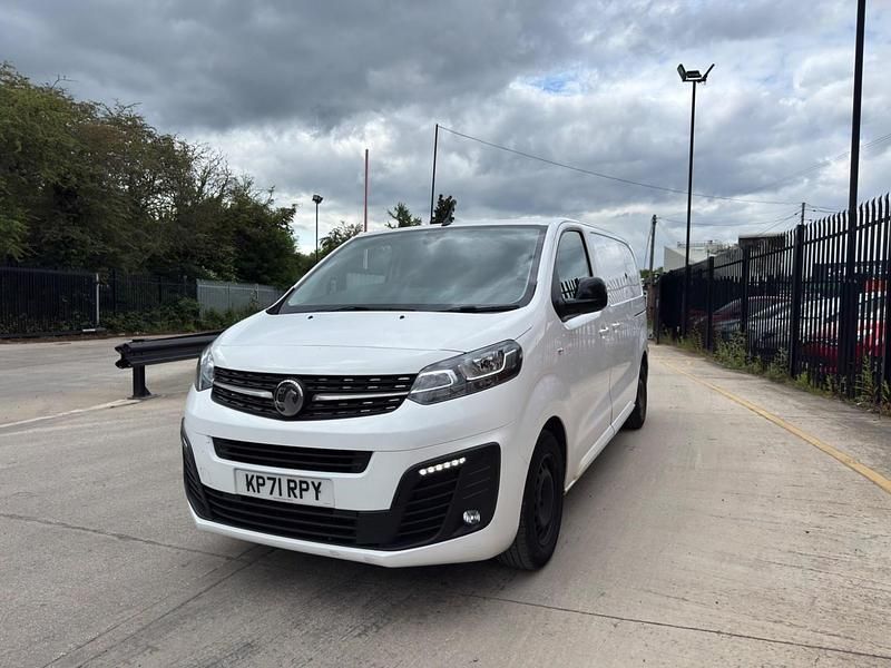 Used Vauxhall Vivaro Sportive 120 HP (88 kW) 2022 White MPV