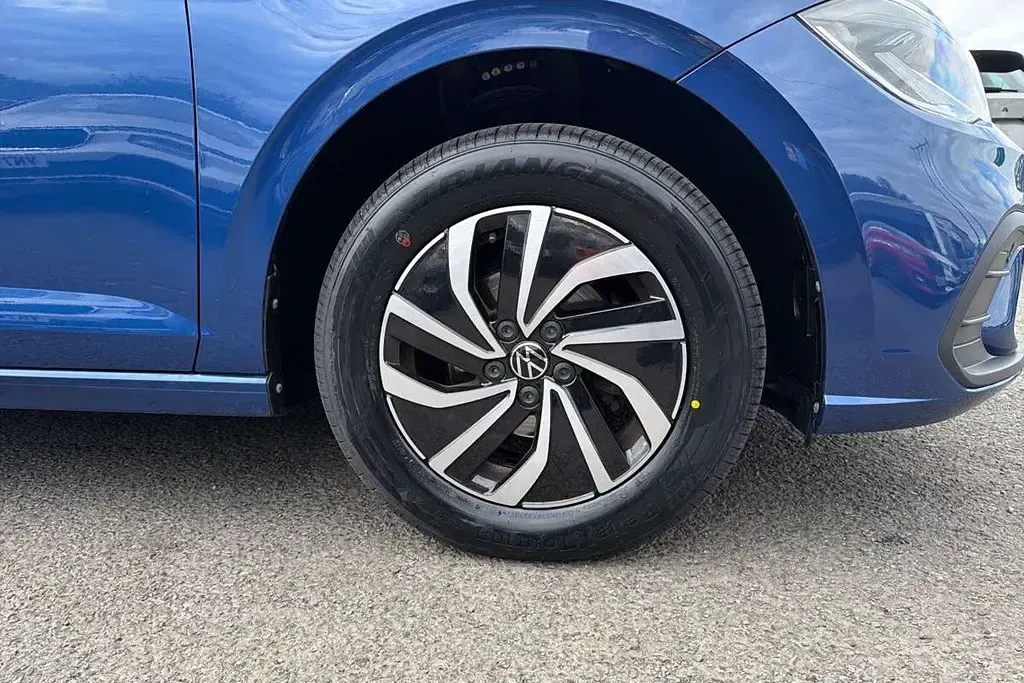 Używany VW Polo Life 80 KM (58 kW) 2023 Niebieski Hatchback
