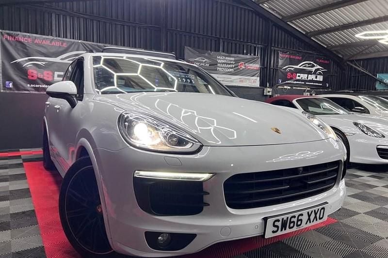 Used 2016 Porsche Cayenne Platinum Edition SUV | £21,995 (Fair price) - Image 1/1