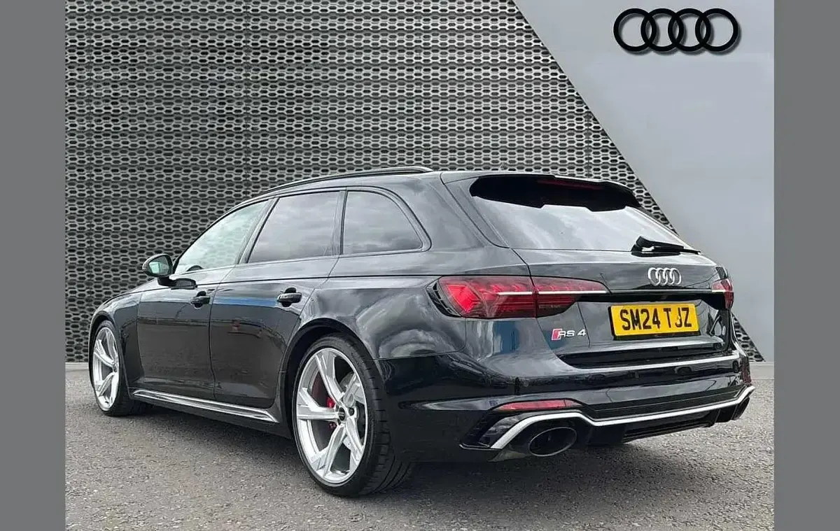 Used Audi RS4 Design 444 HP (326 kW) 2024 Black Estate