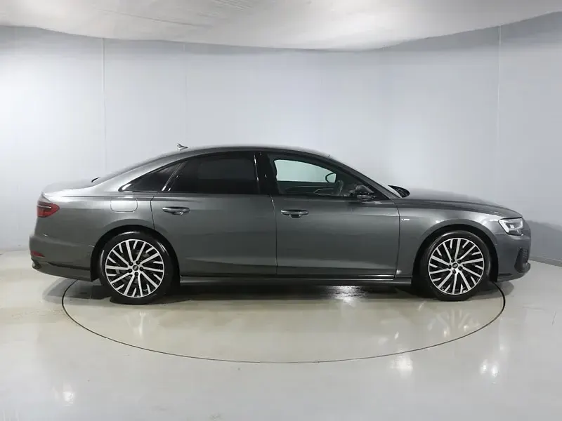 Used Audi A8 Advanced 286 HP (210 kW) 2022 Grey Sedan