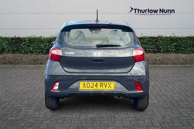 Gebraucht Hyundai i10 Advanced 63 PS (46 kW) 2024 Grau Kleinwagen