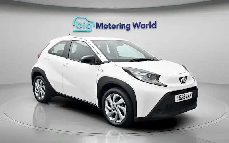 Used Toyota Aygo X PURE 72 HP (52 kW) 2025 White SUV