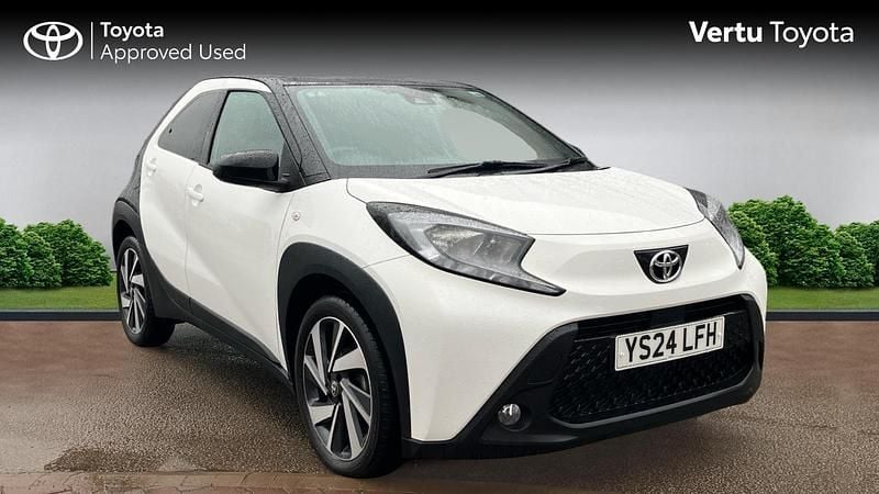 Used Toyota Aygo X 72 HP (52 kW) 2024 White SUV
