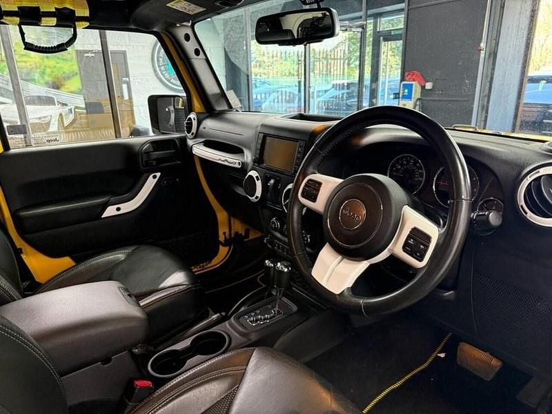 Used Jeep Wrangler 197 HP (144 kW) 2015 Yellow SUV