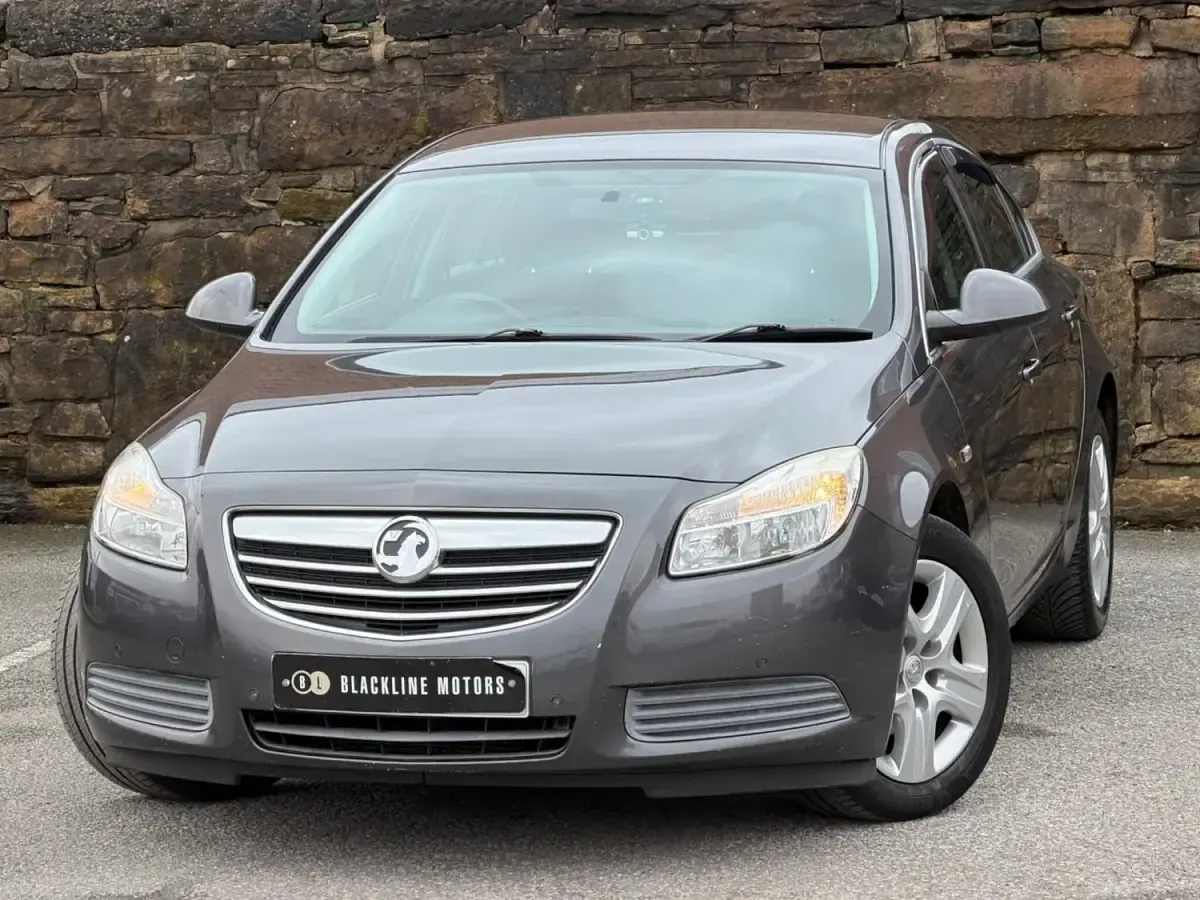 Używany Vauxhall Insignia 160 KM (117 kW) 2010 Szary Hatchback