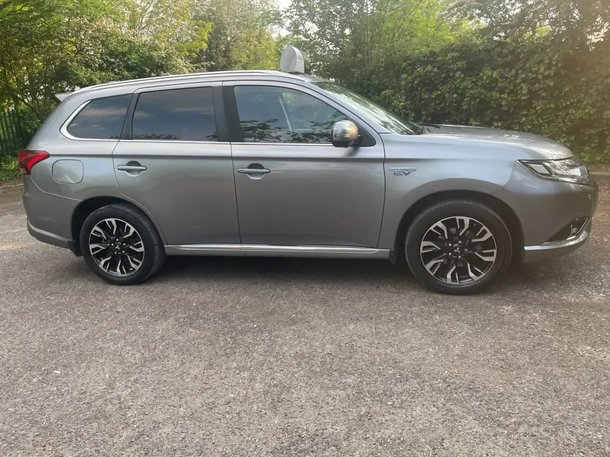 Używany Mitsubishi Outlander P-HEV 2018 Szary Kombi