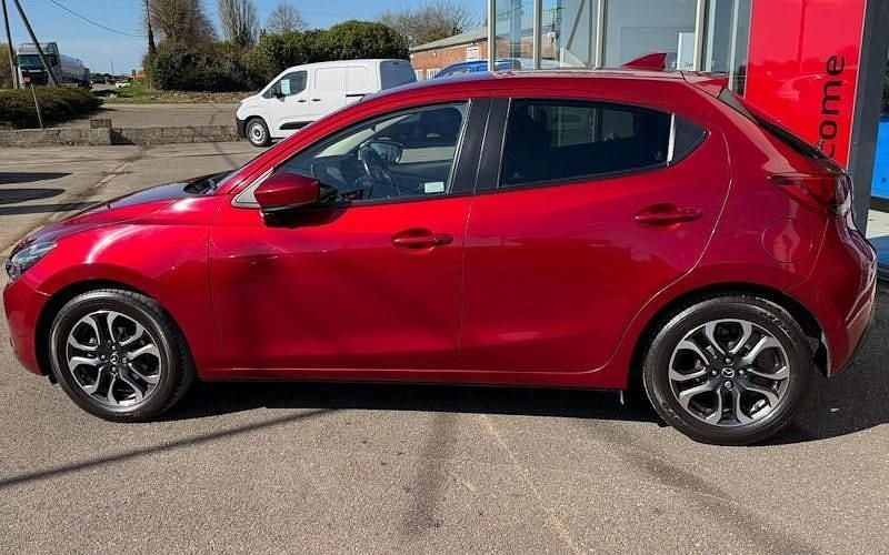 Begagnad Mazda 2 Inclusive 90 HK (66 kW) 2019 Röd Halvkombi
