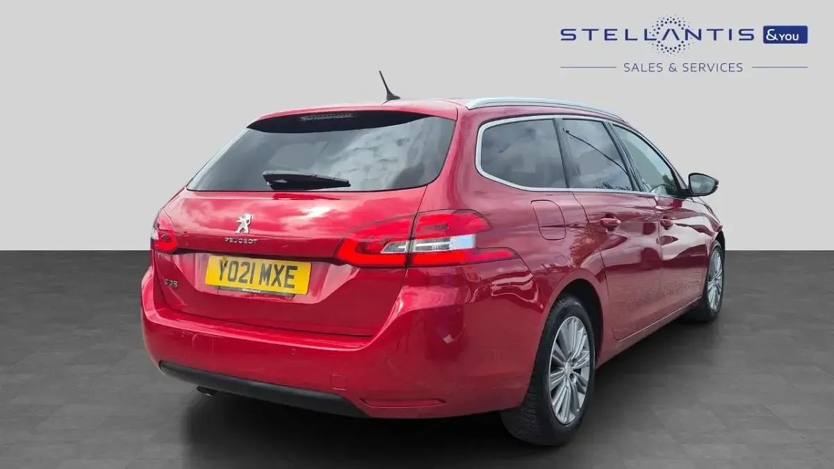 Used Peugeot 308 SW Allure 129 HP (94 kW) 2021 Red Estate