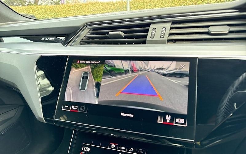 Second-hand Audi e-tron Black Edition 230 kW (313 CP) 2021 Gri SUV