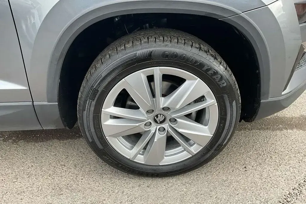 Usado Skoda Karoq SE 85 CV (62 kW) 2025 Gris SUV