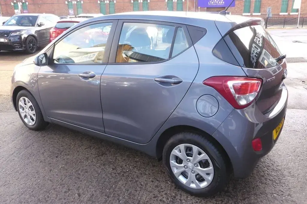Używany Hyundai i10 SE 87 KM (63 kW) 2015 Szary Hatchback
