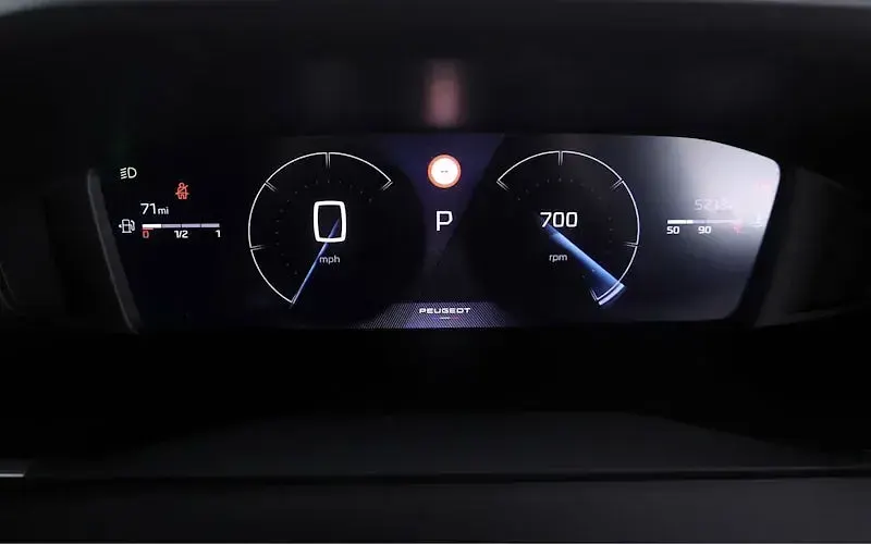 Used Peugeot 2008 Allure 131 HP (96 kW) 2024 Grey SUV