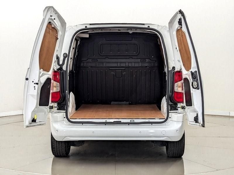 Second-hand Vauxhall Combo Sportive 101 CP (74 kW) 2020 Alb Monovolum