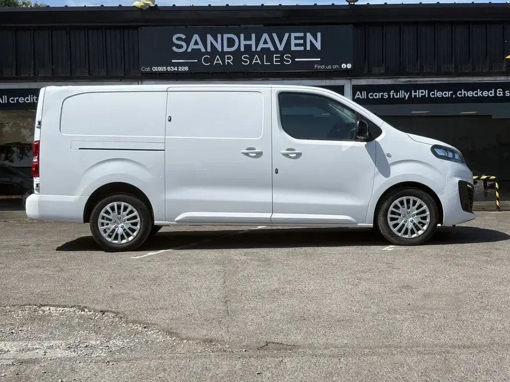 Used Vauxhall Vivaro S 100 HP (73 kW) 2023 White MPV